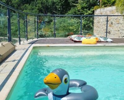 Bico Ski Chalet | Discover Casinha do Orjal: Pet-Friendly Beachfront Escape