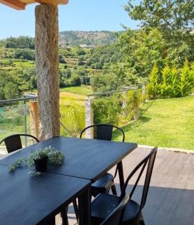 Bico Ski Chalet | Discover Casinha do Orjal: Pet-Friendly Beachfront Escape