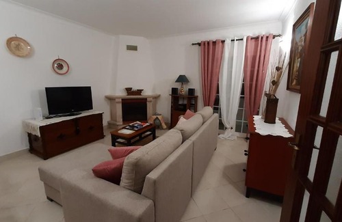 Sines House | Family-Friendly Getaway at Casinha do Rui - Rated 9/10