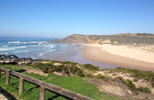 Camarate House | Cozy Casinha do Sol: Ocean View & Breakfast in Aljezur