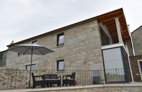 Meada House | Relax at Casinhas da Eira: Child-Friendly with Hot Tub