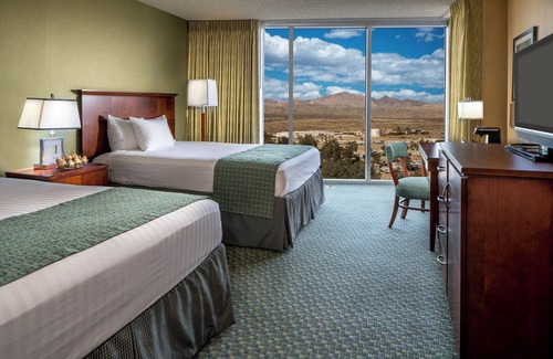 Laughlin Hotel | Exciting Casino Stay with Pool & Kitchen Amenities!