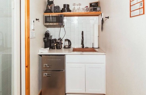 Athens House | Tranquil Casita 1: Nature Getaway with Pet-Friendly Amenities