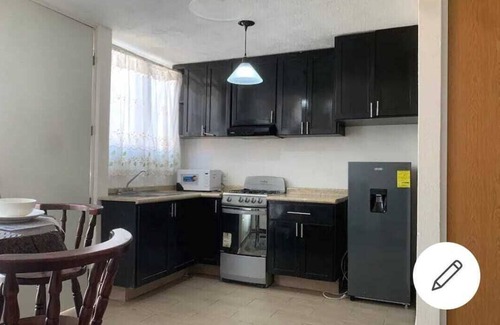 San Pedro Tlaquepaque House | Convenient Casita Near Airport with Spa & Kitchen Amenities