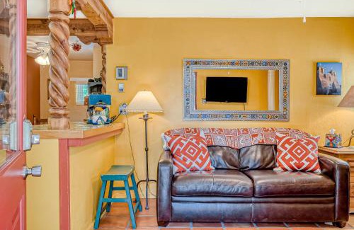 Taos House | Discover Comfort at Casita Antonio - Pet and Child Friendly