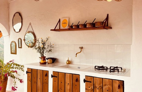 Comares Bed & Breakfast | Discover Casita Comares: Cozy B&B with Pool & Ocean Views