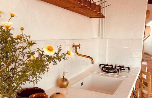 Comares Bed & Breakfast | Discover Casita Comares: Cozy B&B with Pool & Ocean Views