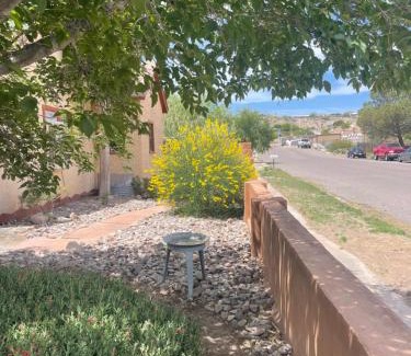 Truth or Consequences House | Pet-Friendly Retreat at Casita De Agua Encanto