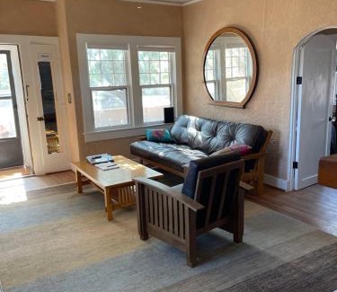 Truth or Consequences House | Pet-Friendly Retreat at Casita De Agua Encanto