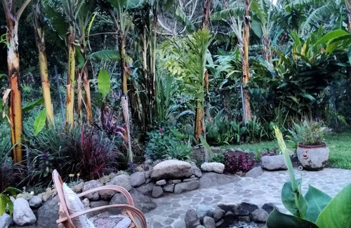 Jaibalito Cottage | Idyllic Casita De La Sirena Cottage with Lake Views