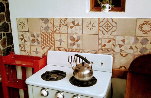 Villa Del Dique Bed & Breakfast | Cozy Casita de Piedra B&B with Pool & Family Amenities