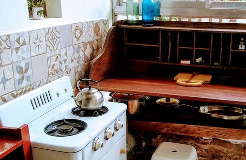 Villa Del Dique Bed & Breakfast | Cozy Casita de Piedra B&B with Pool & Family Amenities