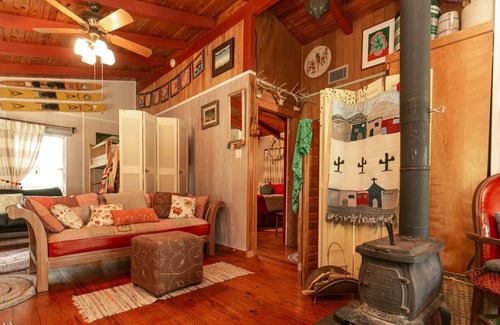 Granite Shoals House | Casita de Tortuga - Sleeps 6, Lakefront, Hot Tub