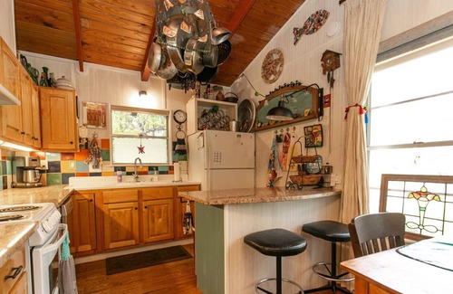 Granite Shoals House | Casita de Tortuga - Sleeps 6, Lakefront, Hot Tub