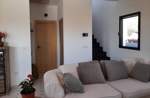 Biar House | Charming Casita del Embalse: Family-Friendly Retreat