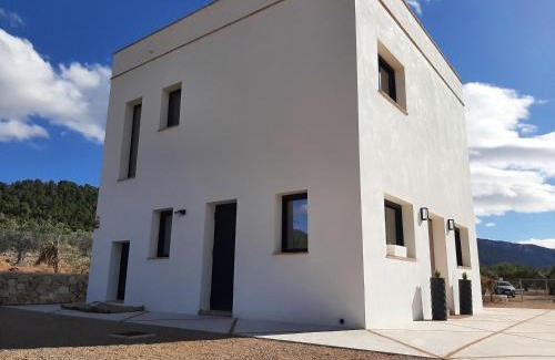 Biar House | Inviting Casita del Embalse: Pet-Friendly Retreat with Pool
