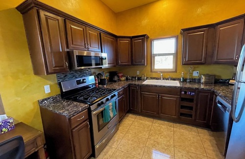 Pinon Hills House | Casita del Sol - Exceptional One Bedroom Santa Fe Home on 2.5 Acres