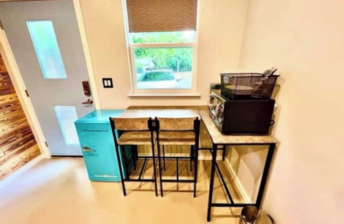 MLK House | Casita East - Cozy, Pretty & Private