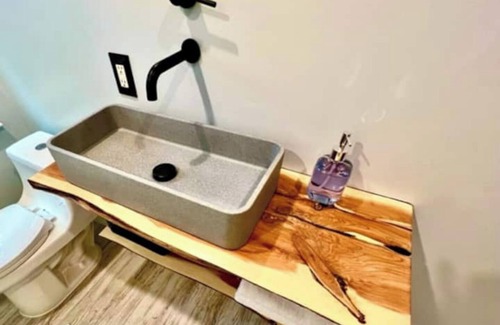 MLK House | Casita East - Cozy, Pretty & Private