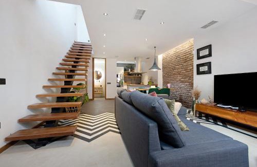 Santa Cruz de Tenerife House | Discover Casita Ravina: Family-Friendly 4-Star Retreat