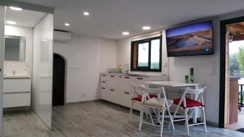 Canet de Mar Apartment | Nature Retreat: Poolside Oasis with Free WiFi