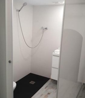 Canet de Mar Apartment | Nature Retreat: Poolside Oasis with Free WiFi
