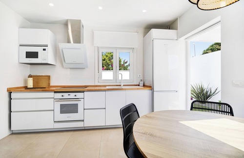 Chiclana de la Frontera House | Elegant Holiday Home 'Meraki 3' with Private Pool & Ocean View