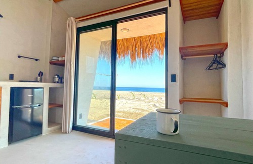 El Azufre House | Cozy Casita H - A Charming Retreat by the Sea
