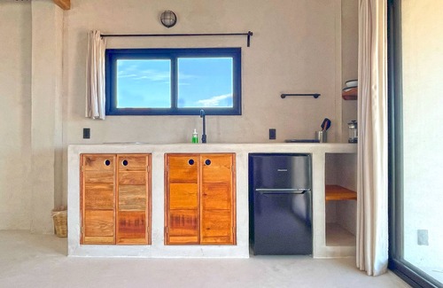 El Azufre House | Cozy Casita H - A Charming Retreat by the Sea