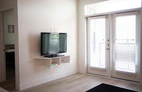 McNeil Apartment | Casita Longhorn - 10 mins from Q2 - Boats for Rent