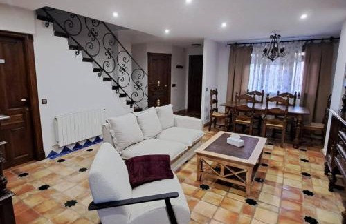 Jaen House | Pet-Friendly Retreat: Casita Rocio with Top Guest Ratings