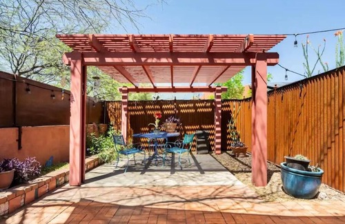 Palo Verde House | Cozy Casita Roca: A Honey-Hued Retreat for Families