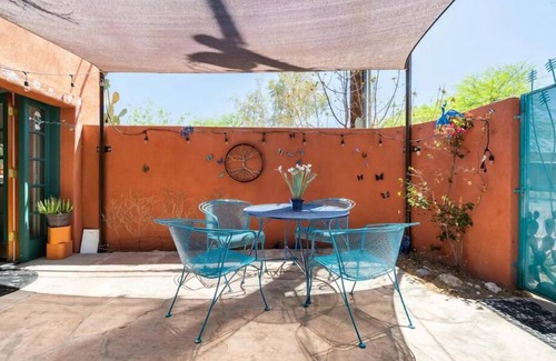 Palo Verde House | Cozy Casita Roca: A Honey-Hued Retreat for Families