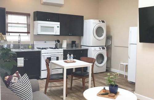 Lincoln Acres Apartment | Modern Retreat: Casita Sol with Spa & Hot Tub Near Downtown