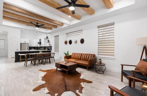 San Antonio House | Casita Tejas! Dowtown, The Pearl, Frost Center