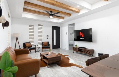San Antonio House | Casita Tejas! Dowtown, The Pearl, Frost Center