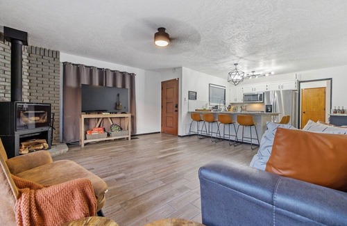 Three Rivers House | Relax at Casita Tres Rios - Steps from Sequoias Adventure