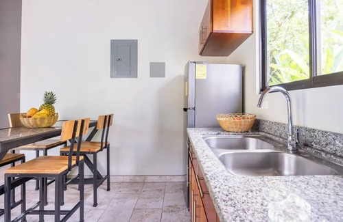 Uvita Cottage | Casita Tropical, walking to the beachn