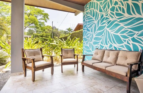 Uvita Cottage | Casita Tropical, walking to the beachn