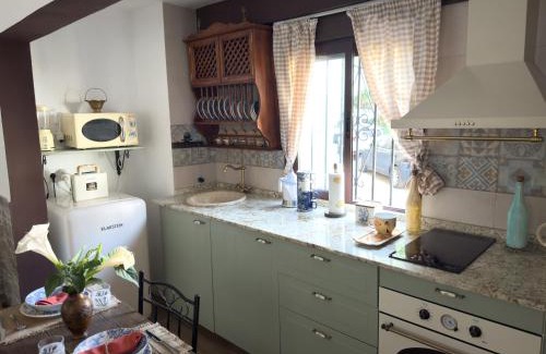 Setenil de las Bodegas Apartment | Discover Casita Zamudio: Family-Friendly Getaway, 9.7/10