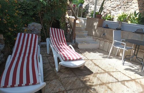 Torres Cottage | Cozy Retreat for Two at Los Bonsais with Private Jacuzzi