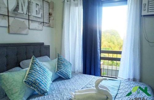 Tagaytay Apartment | Unforgettable Casitas Suites Tagaytay with Pool & Hot Tub