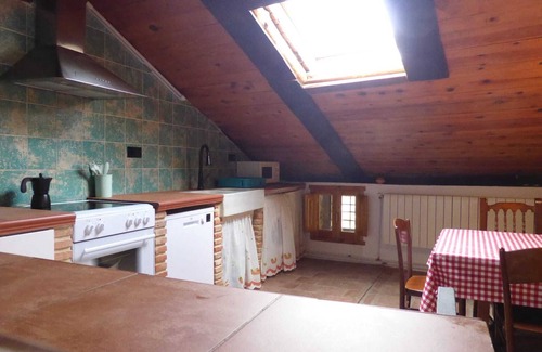 Peralejos de las Truchas Cottage | Rustic Casona: Family-Friendly Retreat in PN Alto Tajo