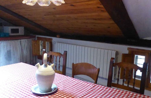 Peralejos de las Truchas Cottage | Rustic Casona: Family-Friendly Retreat in PN Alto Tajo