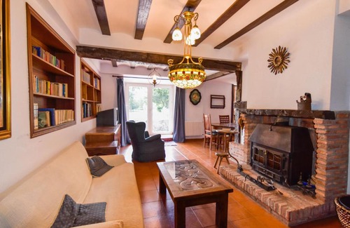Revilla House | Beautiful Casona with Expansive Garden - Rated 9.3/10