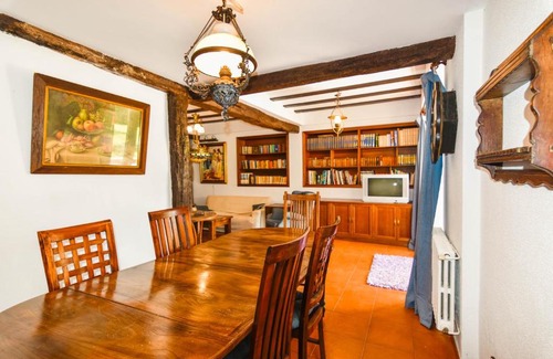 Revilla House | Beautiful Casona with Expansive Garden - Rated 9.3/10