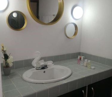 Ciudad Cariari Hotel | Pet-Friendly Oceanfront Casona del Valle with Pool & Breakfast