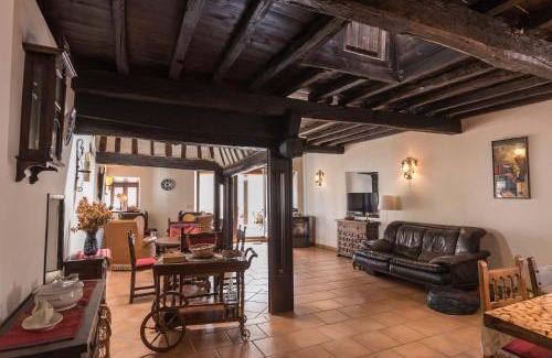 Ponferrada House | Elegant Casona Las Burillas with Oceanfront Pool & Dining