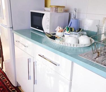 Ealing House | Cozy Caspian Hotel - Family-Friendly with Excellent Reviews