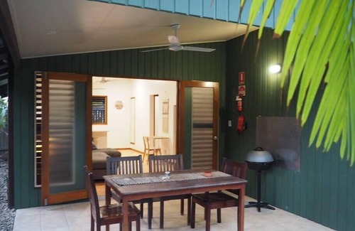 Mission Beach House | Discover Cassawong Cottages: Gecko 2-Bed with Family Amenities